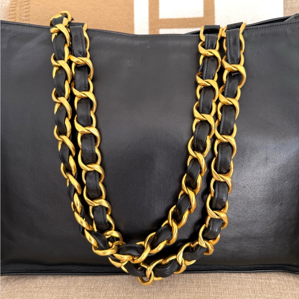 Authentic CHANEL black leather tote bag large gold GG chain straps - Picture 6 of 16